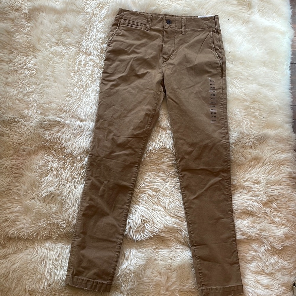 American eagle slim flex lived-in khakis. Size 29/32